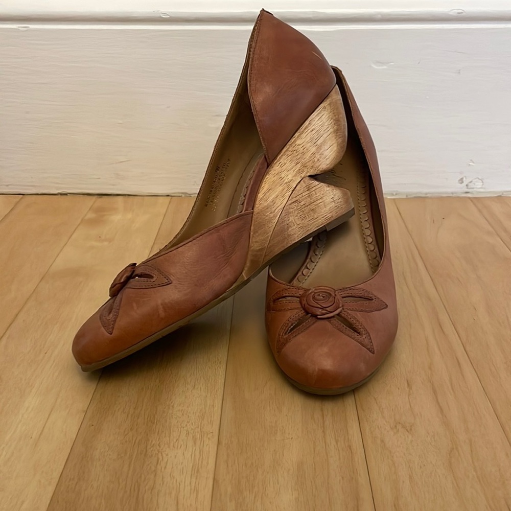 Miss Albright Crest Cut Wedge